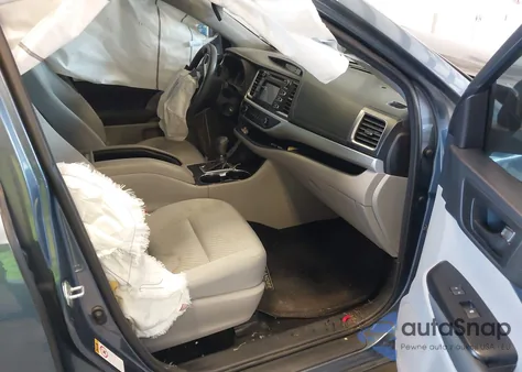 2018 Toyota Highlander Le from USA, damaged, VIN 5TDZARFH9JS039271